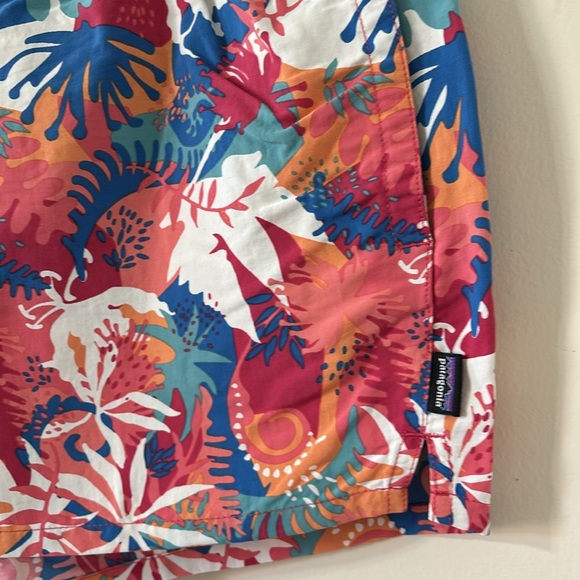 Patagonia Women’s Barely Baggies 2.5” Shorts Wild Waratah Reef Pink Size XL - Picture 4 of 9